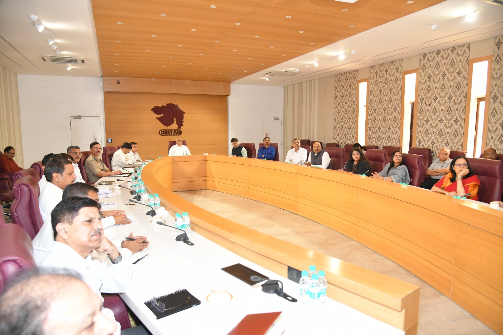 मुख्यमंत्री भूपेंद्र पटेल की अध्यक्षता में तथा गृह राज्य मंत्री हर्ष संघवी ने वरिष्ठ अधिकारियों के साथ वीडियो कॉन्फ्रेंस के माध्यम से समीक्षा की मुख्यमंत्री भूपेंद्र पटेल की अध्यक्षता में तथा गृह राज्य मंत्री हर्ष संघवी ने वरिष्ठ अधिकारियों के साथ वीडियो कॉन्फ्रेंस के माध्यम से समीक्षा की