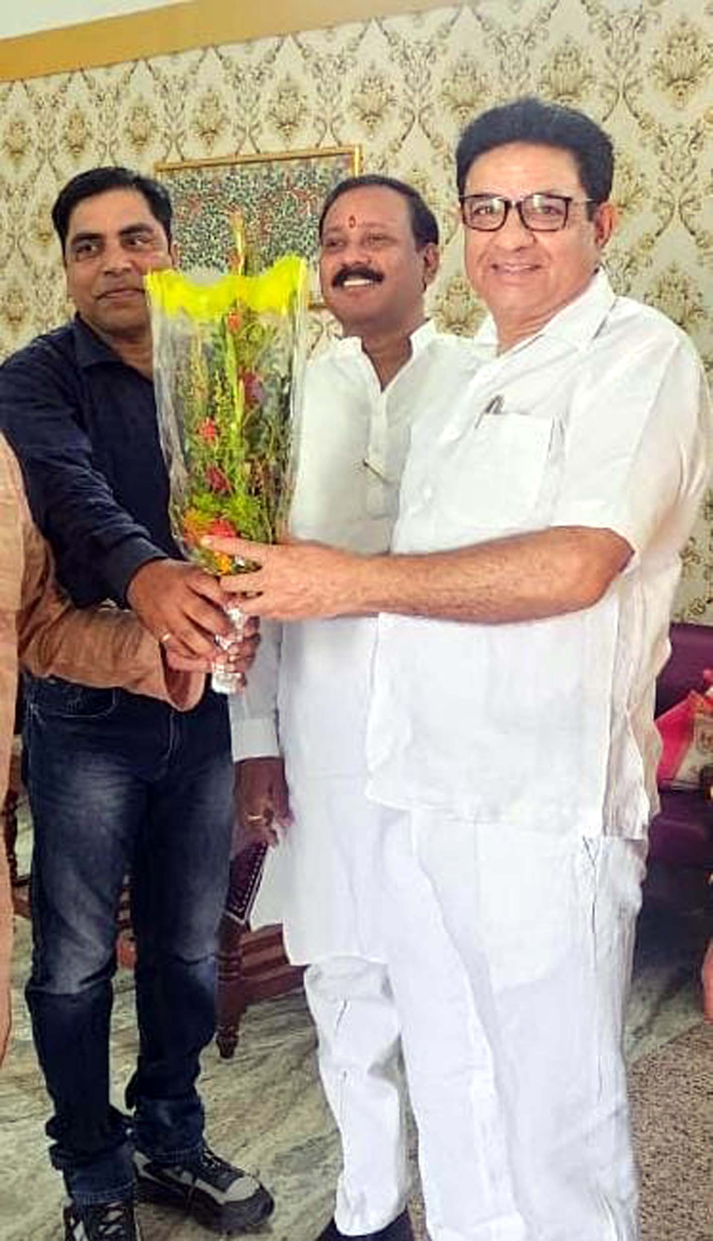 अखिल भारतीय स्वर्णकार संघ के राष्ट्रीय चैयरमैन सजन लावट। अखिल भारतीय स्वर्णकार संघ के राष्ट्रीय चैयरमैन सजन लावट।