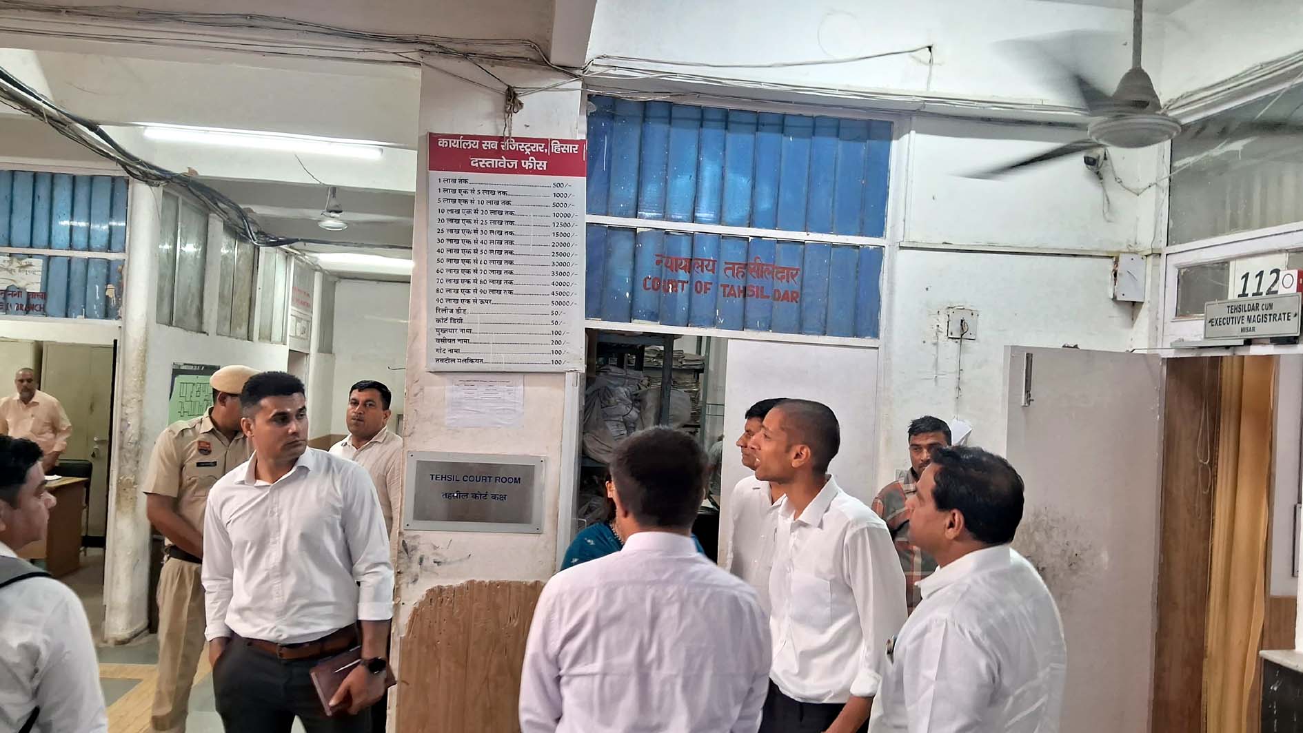 तहसील कार्यालय में निरीक्षण करते उपायुक्त अनीश यादव। तहसील कार्यालय में निरीक्षण करते उपायुक्त अनीश यादव।