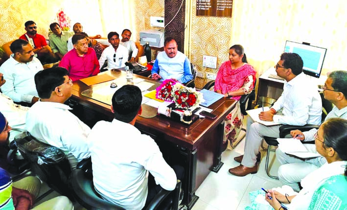 व्यवस्थाओं का जायजा लेते हुए दायित्वधारी राज्यमंत्री ओमप्रकाश जमदग्नि व्यवस्थाओं का जायजा लेते हुए दायित्वधारी राज्यमंत्री ओमप्रकाश जमदग्नि