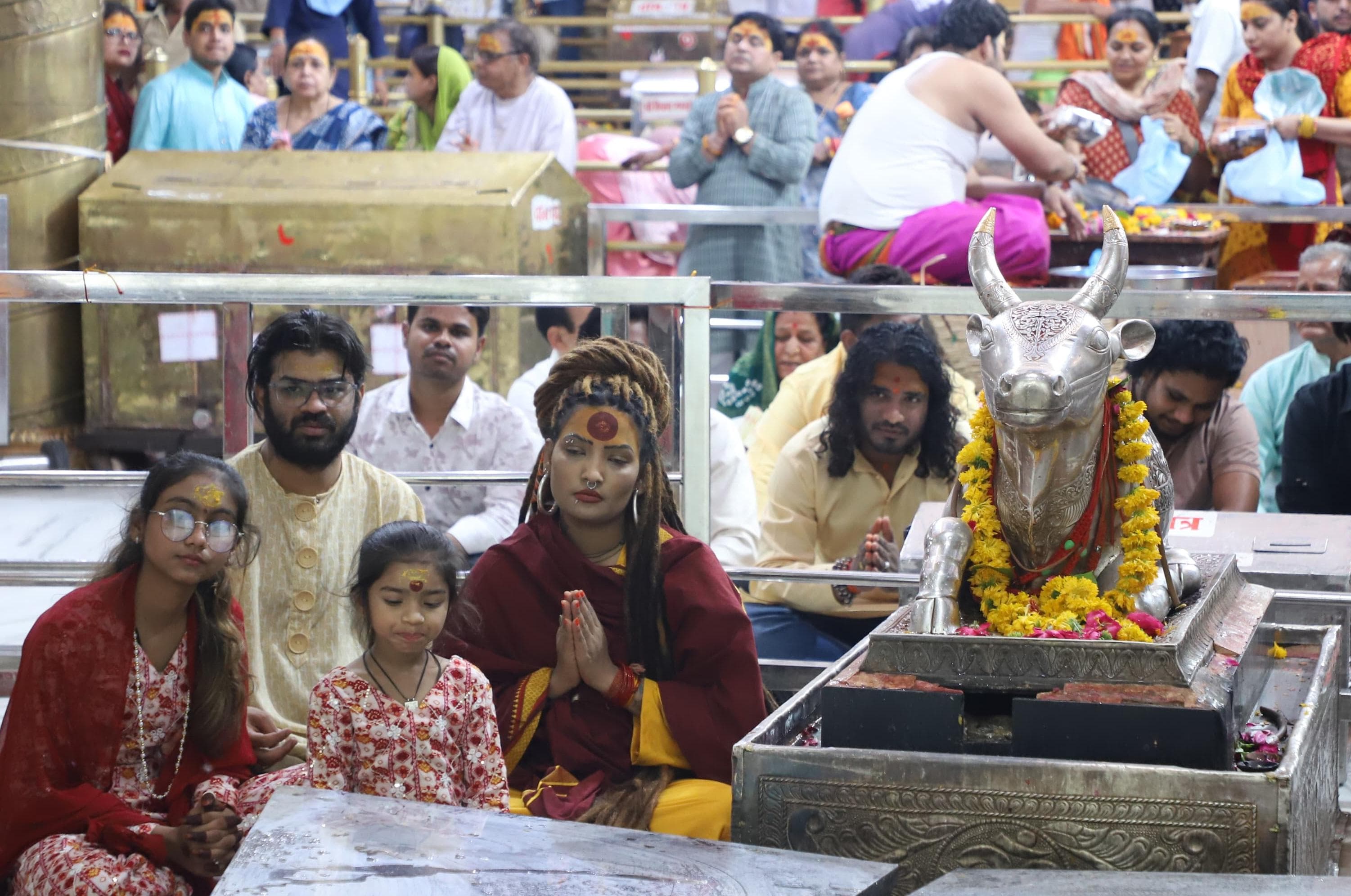 Ms. Shahnaz Akhtar and musician Mr. Prateek Srivastava visited Shri Mahakaleshwar temple Ms. Shahnaz Akhtar and musician Mr. Prateek Srivastava visited Shri Mahakaleshwar temple