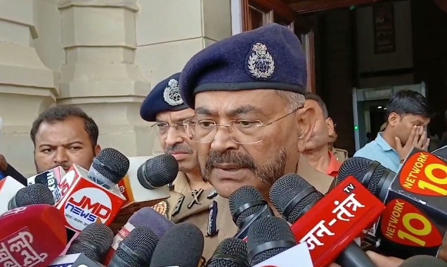 पत्रकारों से वार्ता करते हुए पुलिस महानिदेशक प्रशांत कुमार (वीडियो से ली गयी फोटो) पत्रकारों से वार्ता करते हुए पुलिस महानिदेशक प्रशांत कुमार (वीडियो से ली गयी फोटो)