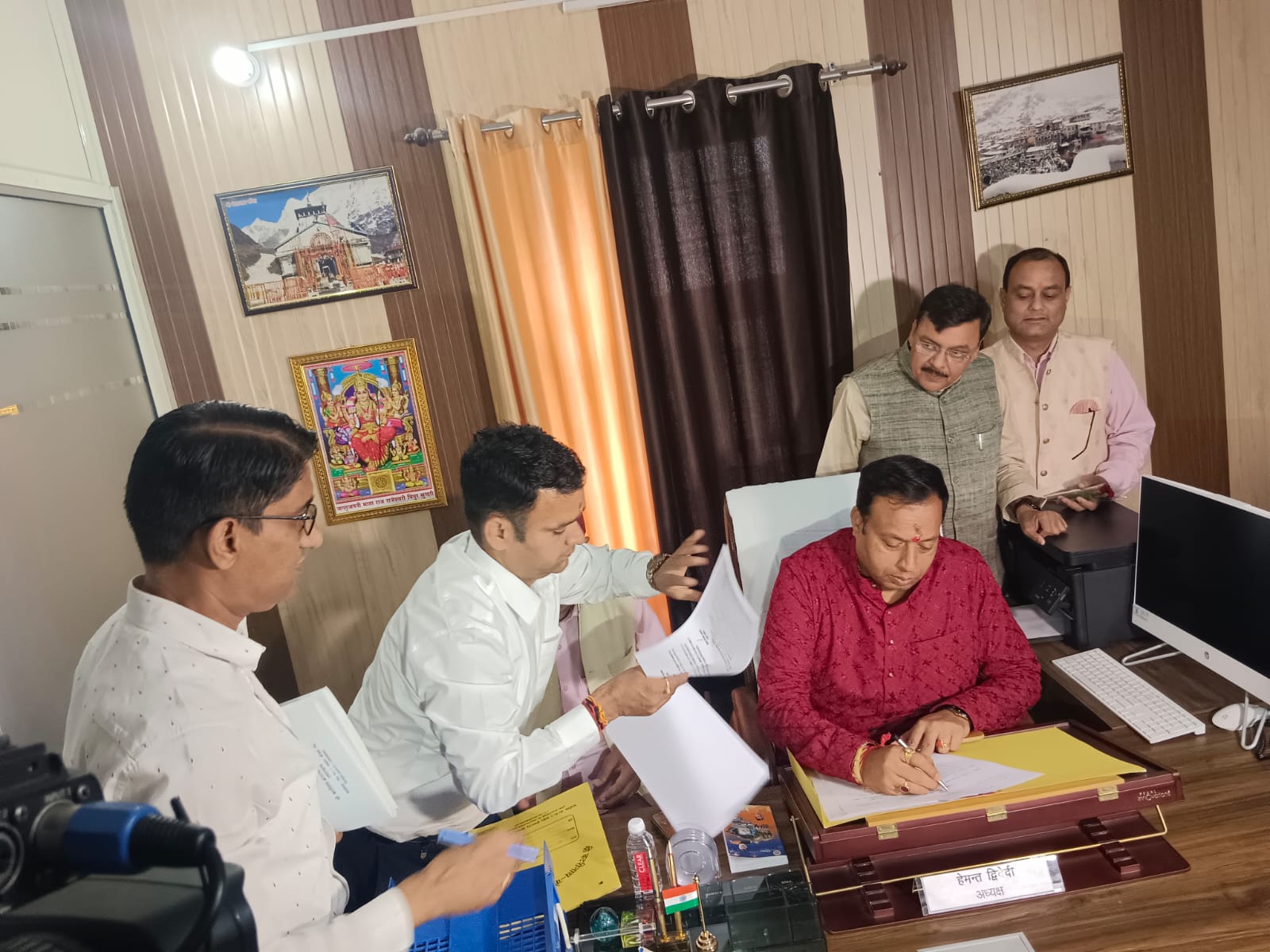 कार्य भार ग्रहण करते बीकेटीसी अध्यक्ष व उपाध्यक्ष। कार्य भार ग्रहण करते बीकेटीसी अध्यक्ष व उपाध्यक्ष।