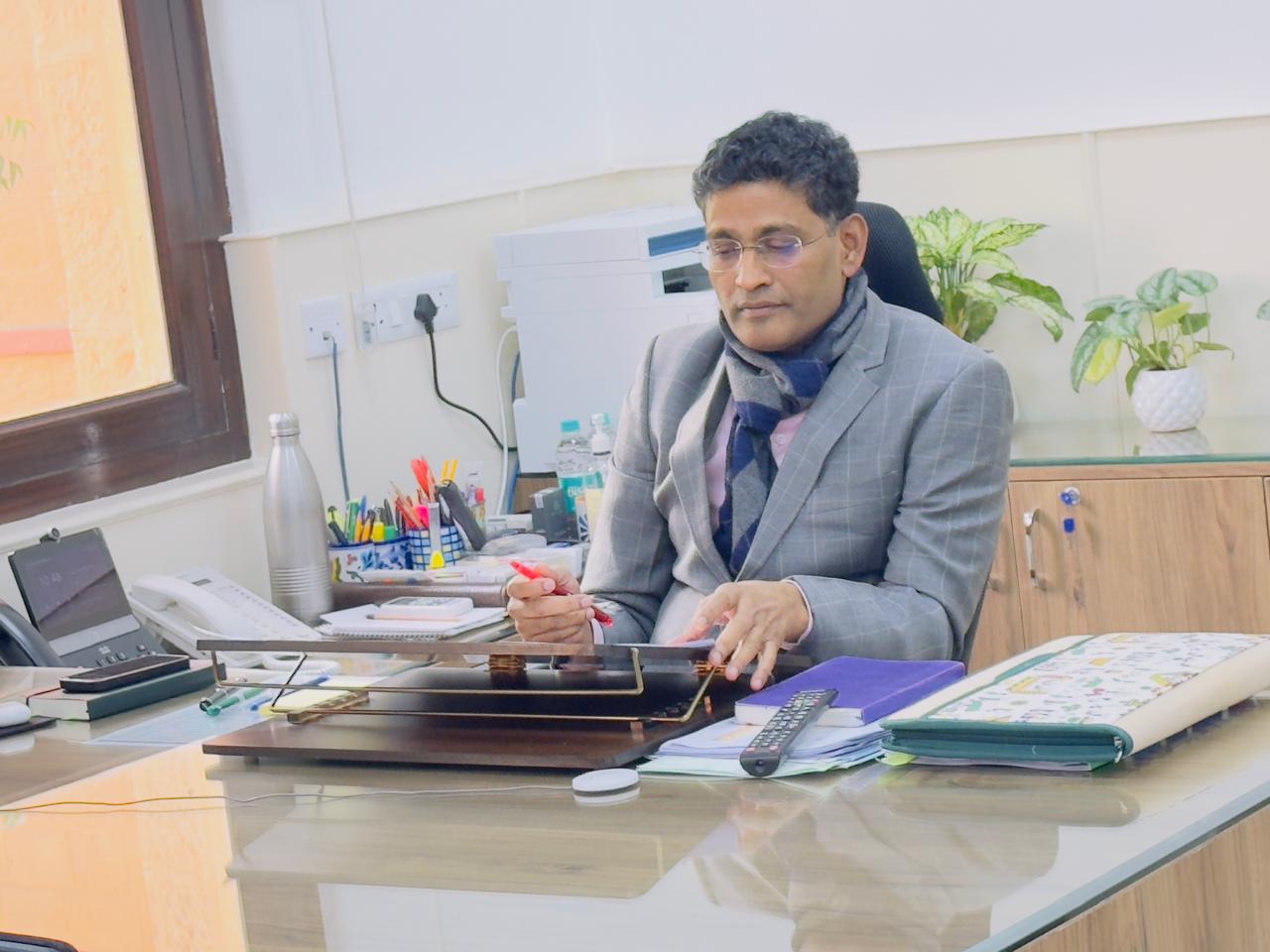 खान एवं पेट्रोलियम विभाग के प्रमुख शासन सचिव टी. रविकान्त खान एवं पेट्रोलियम विभाग के प्रमुख शासन सचिव टी. रविकान्त