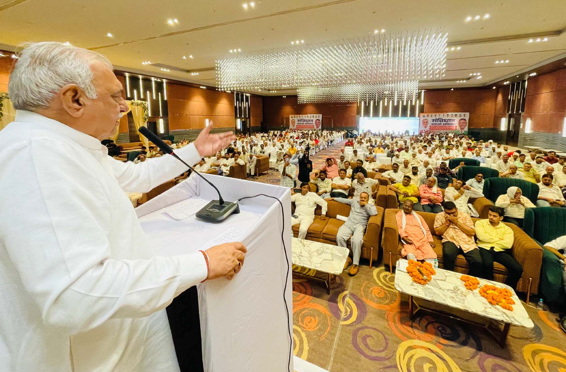गुरुग्राम के बादशाहपुर में संविधान बचाओ अभियान के तहत जनसभा को संबोधित करते पूर्व सीएम भूपेंद्र हुड्डा। गुरुग्राम के बादशाहपुर में संविधान बचाओ अभियान के तहत जनसभा को संबोधित करते पूर्व सीएम भूपेंद्र हुड्डा।