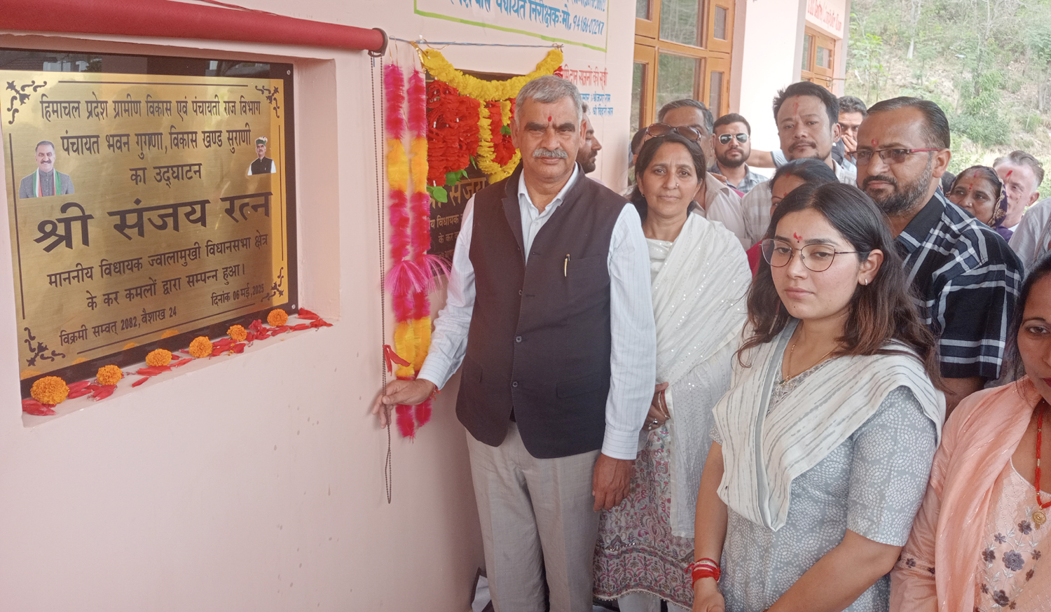 पंचायत भवन का उद्घाटन करते हुए विधायक संजय रत्न। पंचायत भवन का उद्घाटन करते हुए विधायक संजय रत्न।