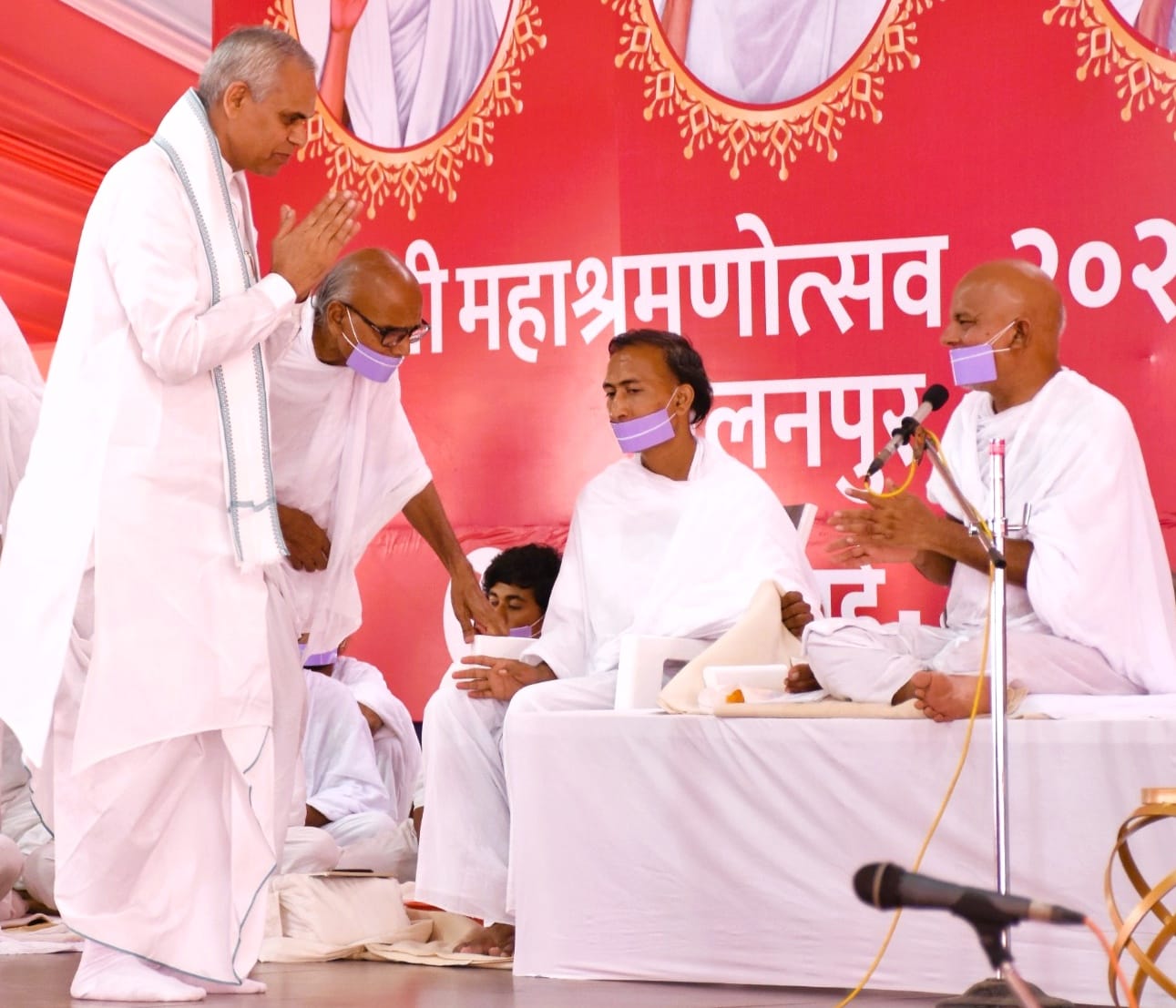 श्री जैन श्वेताम्बर तेरापंथ संघ के आचार्य महाश्रमण के जन्मदिन के अवसर पर मंगलवार को पालनपुर में आयोजित समारोह में राज्यपाल शामिल हुए। श्री जैन श्वेताम्बर तेरापंथ संघ के आचार्य महाश्रमण के जन्मदिन के अवसर पर मंगलवार को पालनपुर में आयोजित समारोह में राज्यपाल शामिल हुए।