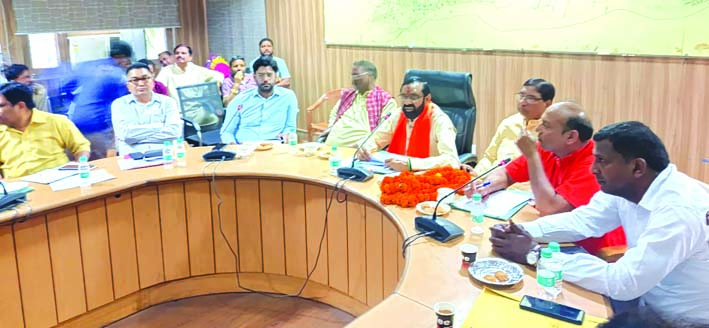 बैठक के दौरान बैठक के दौरान