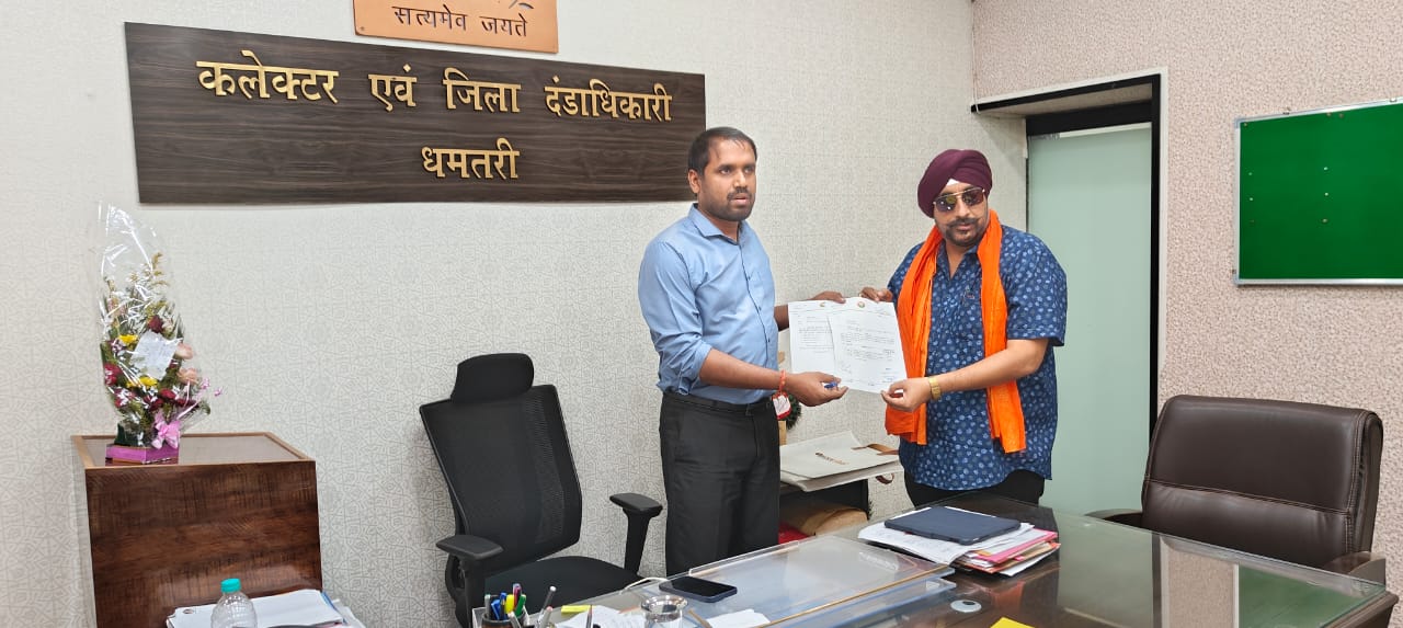 कलेक्टर से मुलाकात करते हुए नगरी नपं अध्यक्ष बलजीत छाबड़ा। कलेक्टर से मुलाकात करते हुए नगरी नपं अध्यक्ष बलजीत छाबड़ा।