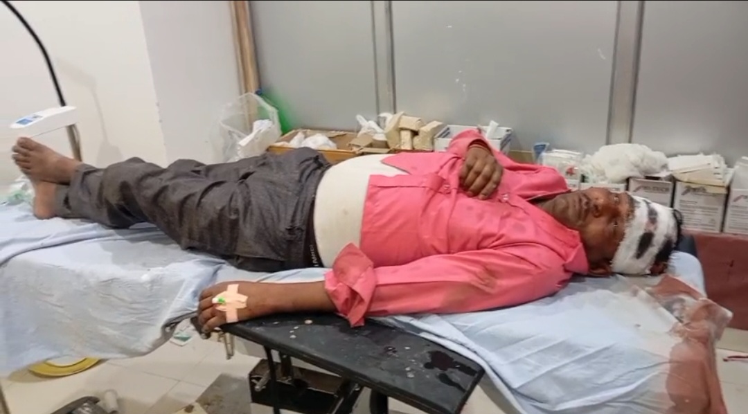 घायल पड़ेव्यक्ति