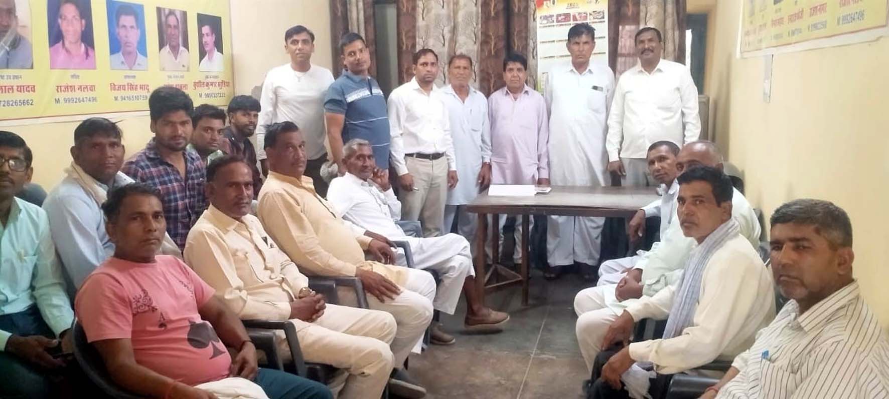 जिला कार्यकारिणी की बैठक में उपस्थित पदाधिकारी। जिला कार्यकारिणी की बैठक में उपस्थित पदाधिकारी।