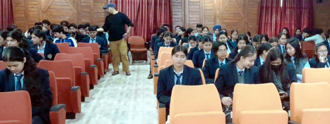 संगोष्ठी में उपस्थित विद्यार्थी। संगोष्ठी में उपस्थित विद्यार्थी।