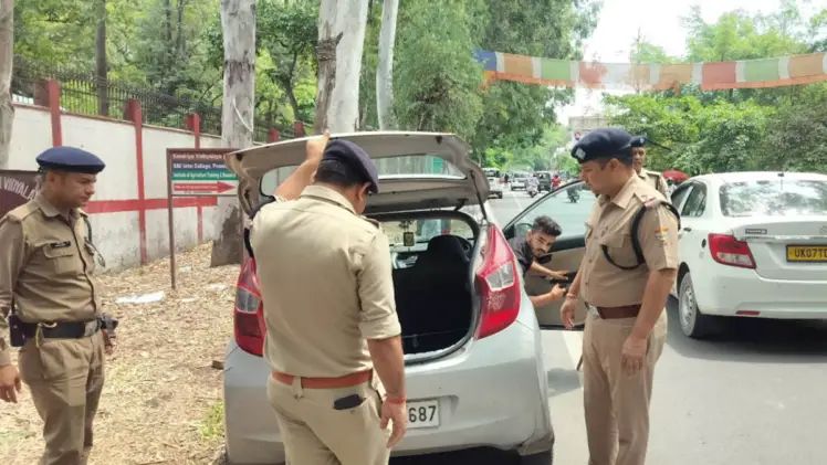 पुलिस का चेकिंग अभियान पुलिस का चेकिंग अभियान