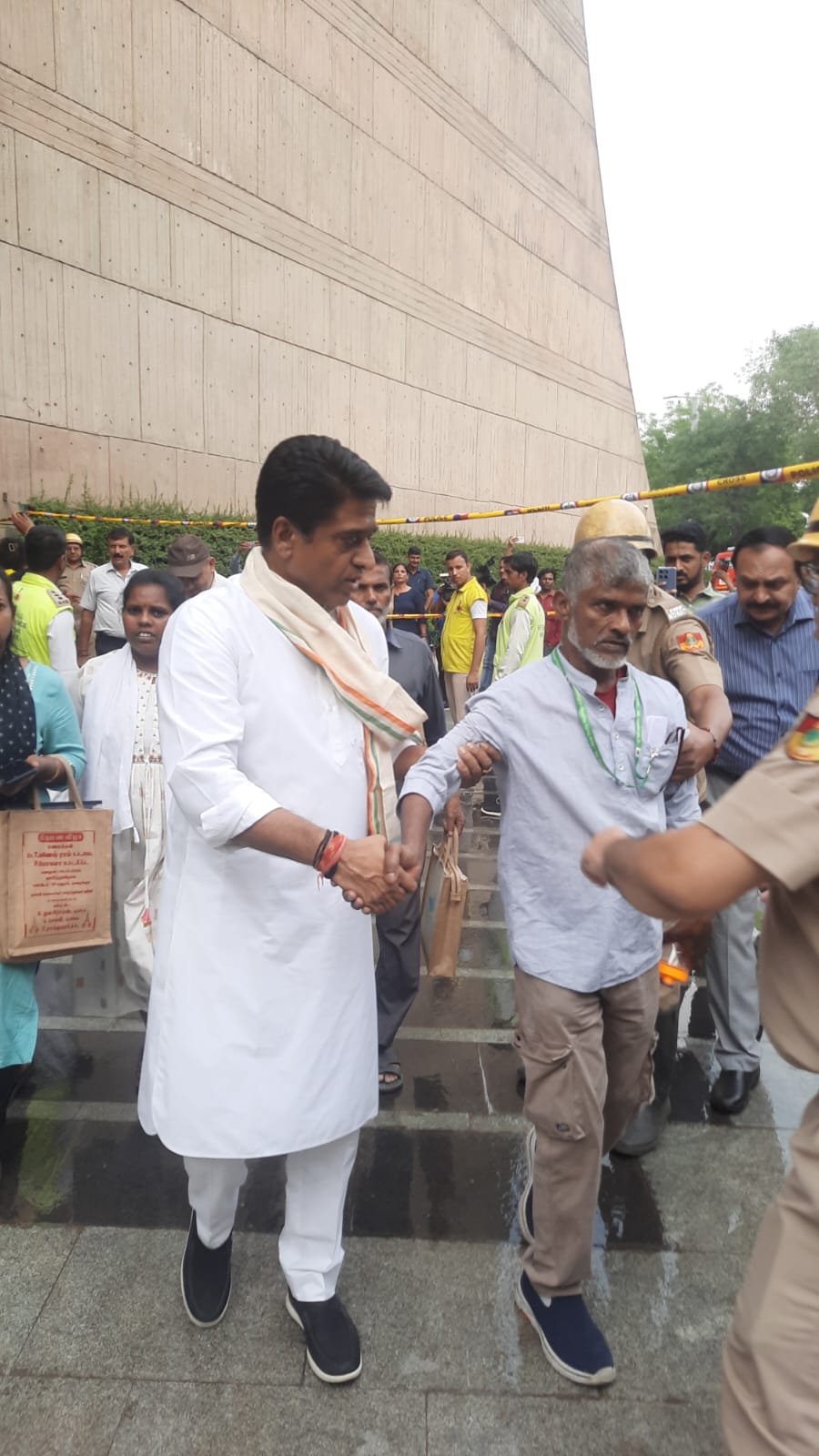 एनडीएमसी मुख्यालय में मॉक ड्रिल का फाेटाे एनडीएमसी मुख्यालय में मॉक ड्रिल का फाेटाे
