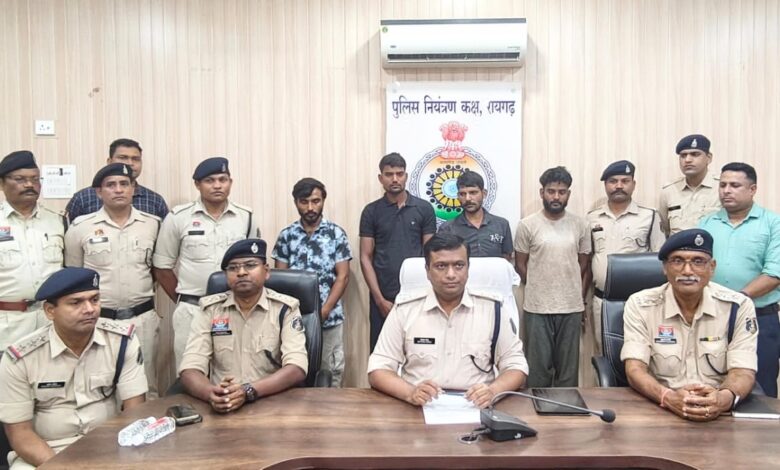 पुलिस के गिरफ्त में आरोपीगण पुलिस के गिरफ्त में आरोपीगण