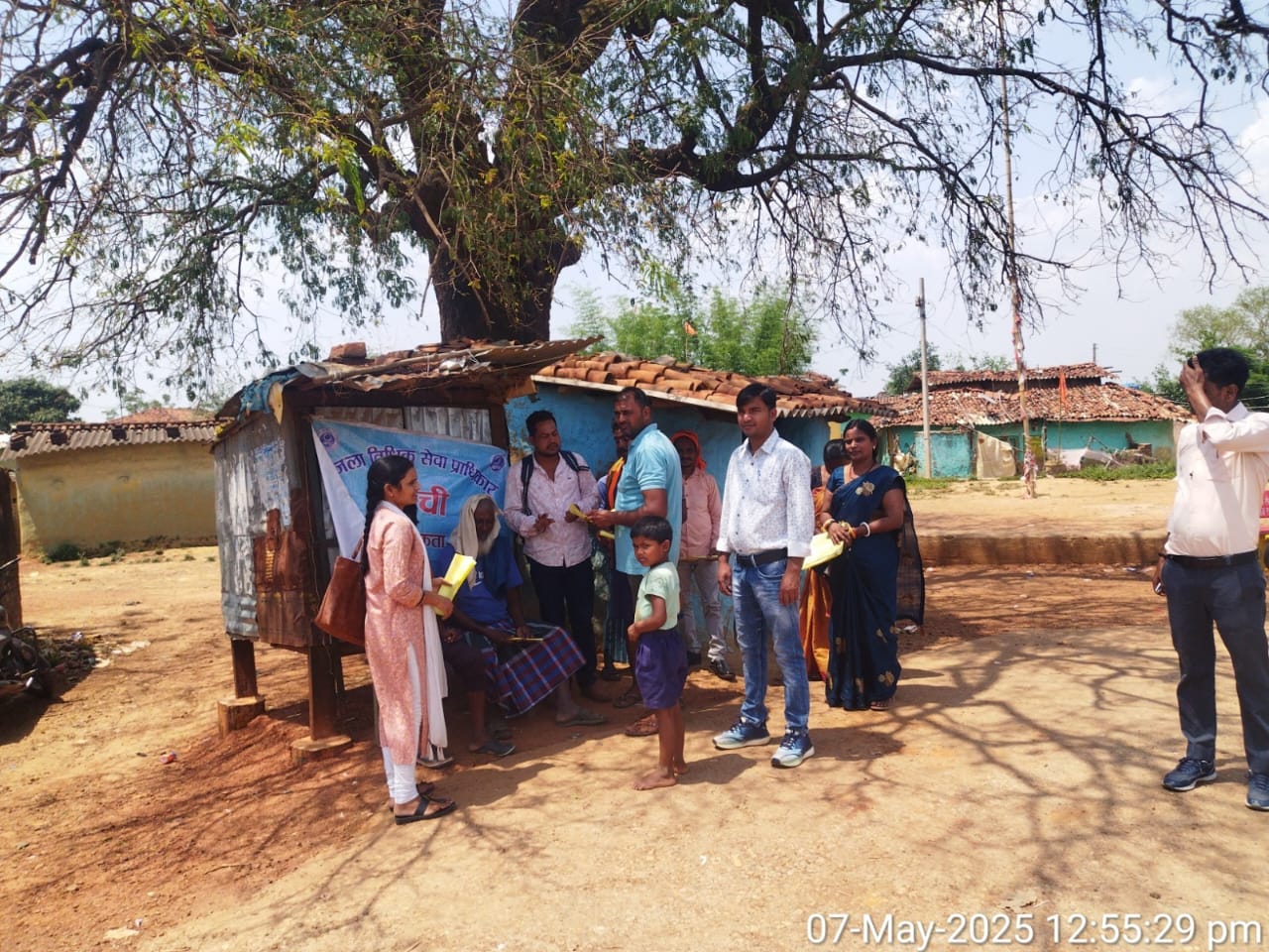 डालसा के डोर टू डोर कार्यक्रम की फोटो डालसा के डोर टू डोर कार्यक्रम की फोटो