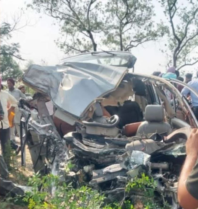 पटियाला स्कूल हादसे में क्षतिग्रस्त हुई वैन पटियाला स्कूल हादसे में क्षतिग्रस्त हुई वैन