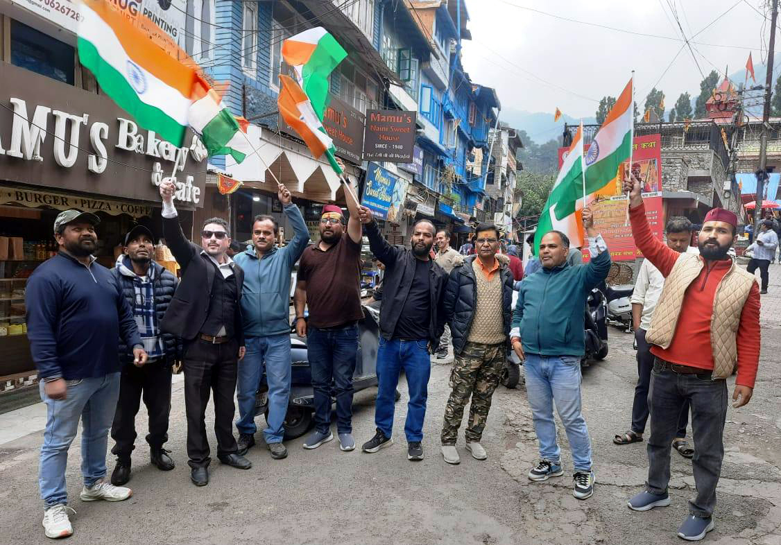 पाकिस्तान में भारतीय सेना की लक्षित कार्रवाई के समर्थन में भारत माता की जय के नारे लगाते भाजपा कार्यकर्ता। पाकिस्तान में भारतीय सेना की लक्षित कार्रवाई के समर्थन में भारत माता की जय के नारे लगाते भाजपा कार्यकर्ता।