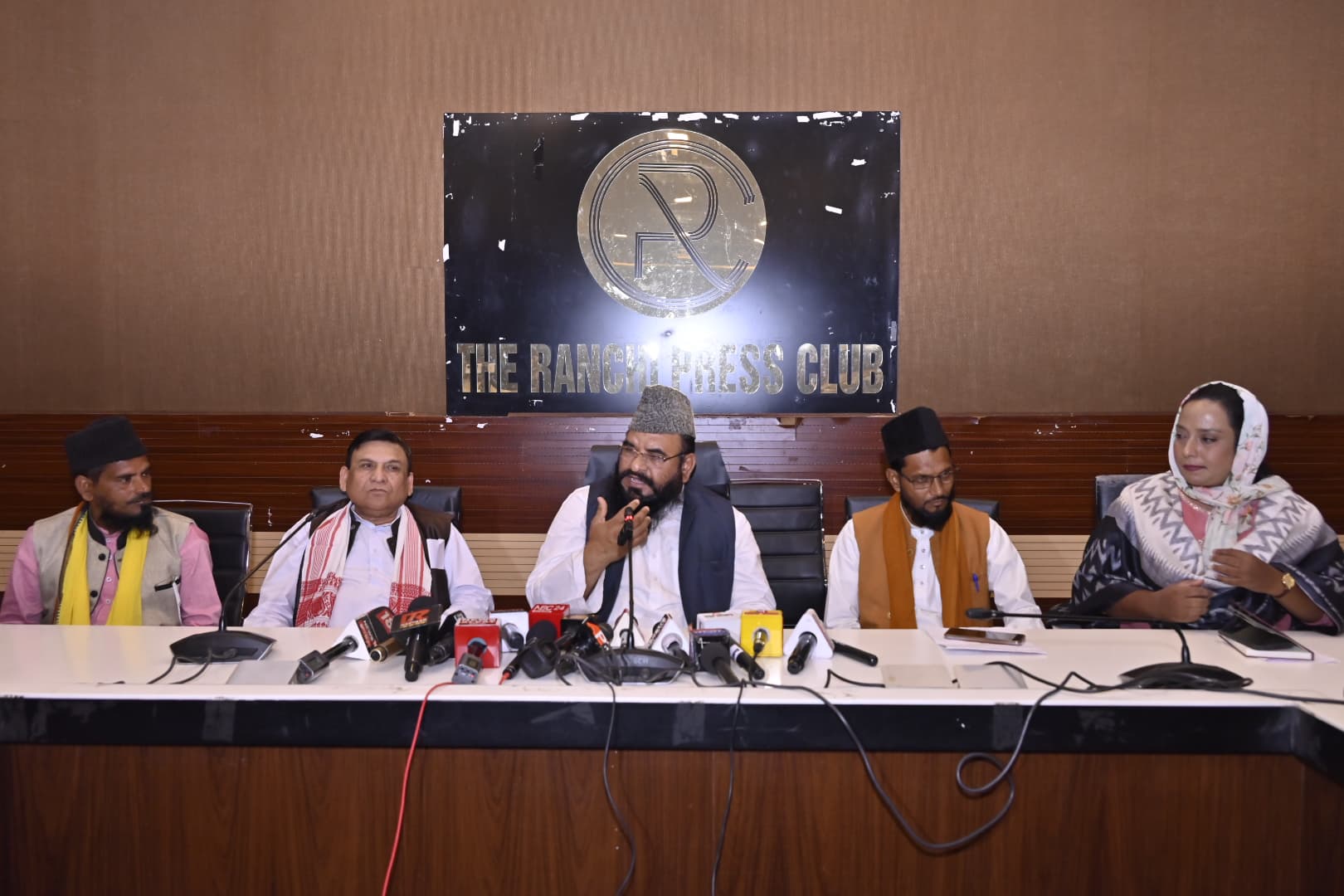 प्रेस वार्ता की तस्वीर
