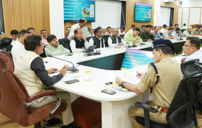 मॉक ड्रिल काे लेकर अधिकारियाें काे निर्देश देते मुख्य सचिव। मॉक ड्रिल काे लेकर अधिकारियाें काे निर्देश देते मुख्य सचिव।