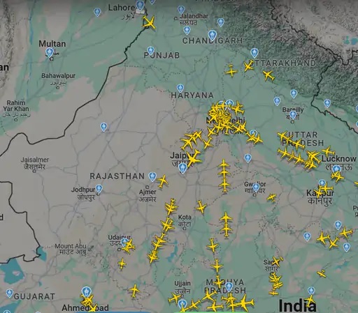 एयर स्ट्राइक के बाद से राजस्थान के बॉर्डर वाले एरिया के जिलों के ऊपर एयर एक्टिविटी लगभग बंद है। एयर स्ट्राइक के बाद से राजस्थान के बॉर्डर वाले एरिया के जिलों के ऊपर एयर एक्टिविटी लगभग बंद है।