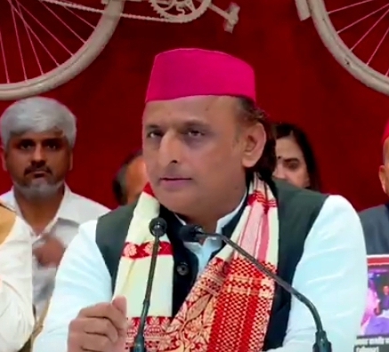 सपा अध्यक्ष अखिलेश ने पत्रकारों से की वार्ता सपा अध्यक्ष अखिलेश ने पत्रकारों से की वार्ता