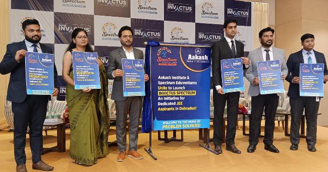 उत्तराखंड में प्रीमियम जेईई कोचिंग का शुभारंभ करते इंस्टीट्यूट के सदस्य। उत्तराखंड में प्रीमियम जेईई कोचिंग का शुभारंभ करते इंस्टीट्यूट के सदस्य।