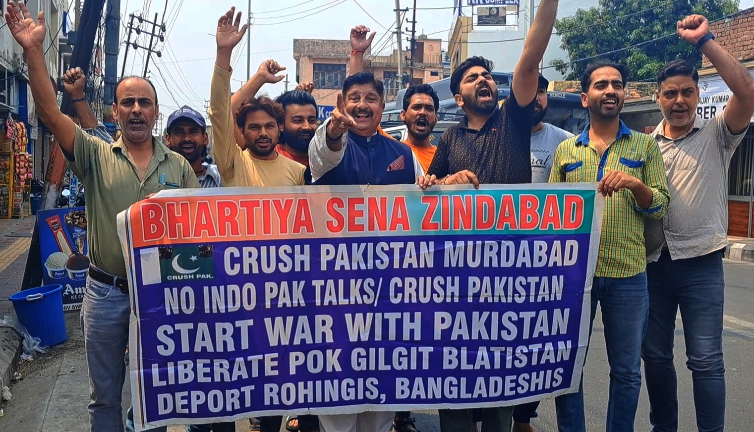 जम्मू में ऑपरेशन सिंदूर के समर्थन में रैली निकाली, पीओके और गिलगित-बाल्टिस्तान की पूर्ण मुक्ति का आह्वान जम्मू में ऑपरेशन सिंदूर के समर्थन में रैली निकाली, पीओके और गिलगित-बाल्टिस्तान की पूर्ण मुक्ति का आह्वान
