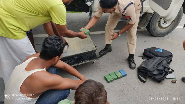 कछार पुलिस द्वारा जब्त 4.5 करोड़ रुपये मूल्य की हेरोइन और अफीम के साथ आरोपित की तस्वीर। कछार पुलिस द्वारा जब्त 4.5 करोड़ रुपये मूल्य की हेरोइन और अफीम के साथ आरोपित की तस्वीर।