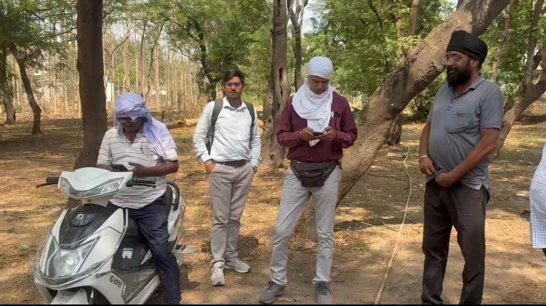 कोरबा के हैलीपेड स्थित ग्रीन ज़ोन में बिना अनुमति के ठेकेदार बना रहा था भवन, हरकत में आया प्रशासन, SDM के निर्देश पर निर्माण कार्य रोका गया,भवन के लिए बिना एनओसी के टेंडर जारी कोरबा के हैलीपेड स्थित ग्रीन ज़ोन में बिना अनुमति के ठेकेदार बना रहा था भवन, हरकत में आया प्रशासन, SDM के निर्देश पर निर्माण कार्य रोका गया,भवन के लिए बिना एनओसी के टेंडर जारी