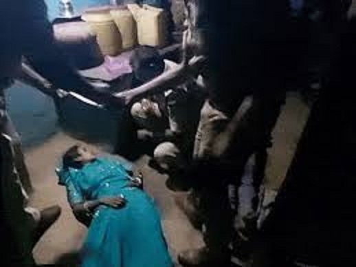 नवविवाहित जोड़ा फांसी के फंदे पर लटका मिला नवविवाहित जोड़ा फांसी के फंदे पर लटका मिला