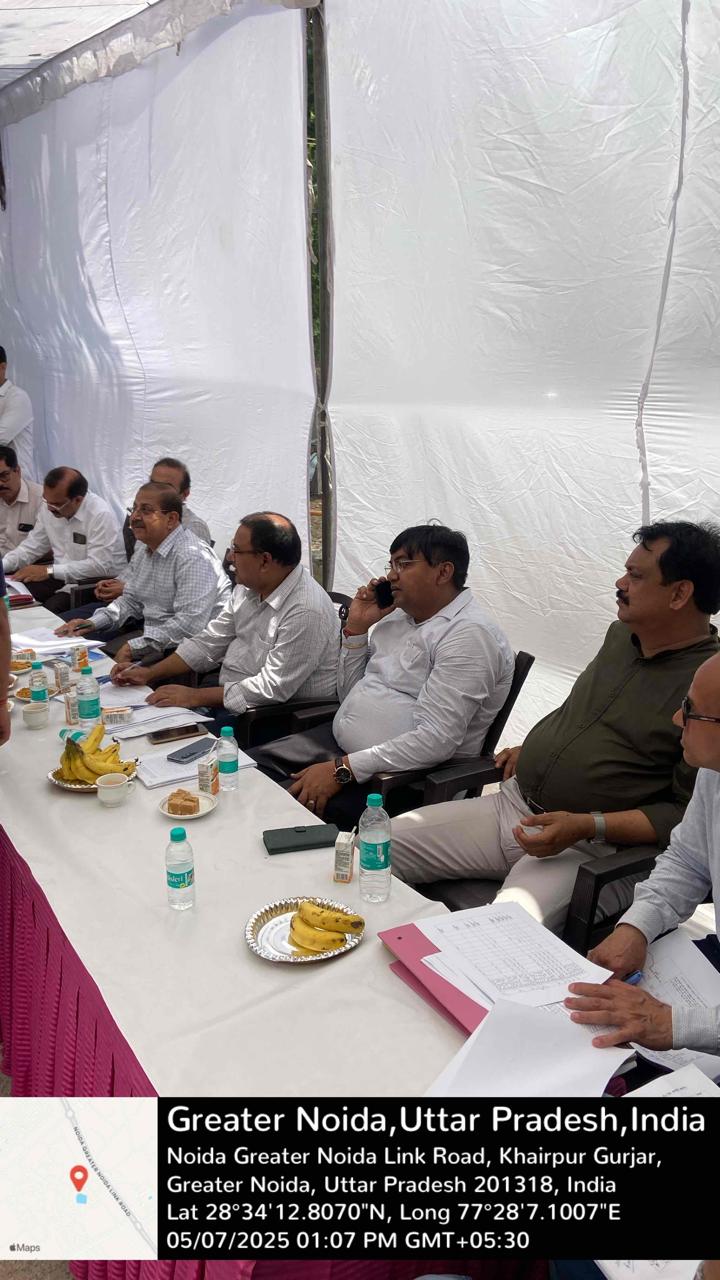 जाँच करते एसआईटी के अध्यक्ष जाँच करते एसआईटी के अध्यक्ष