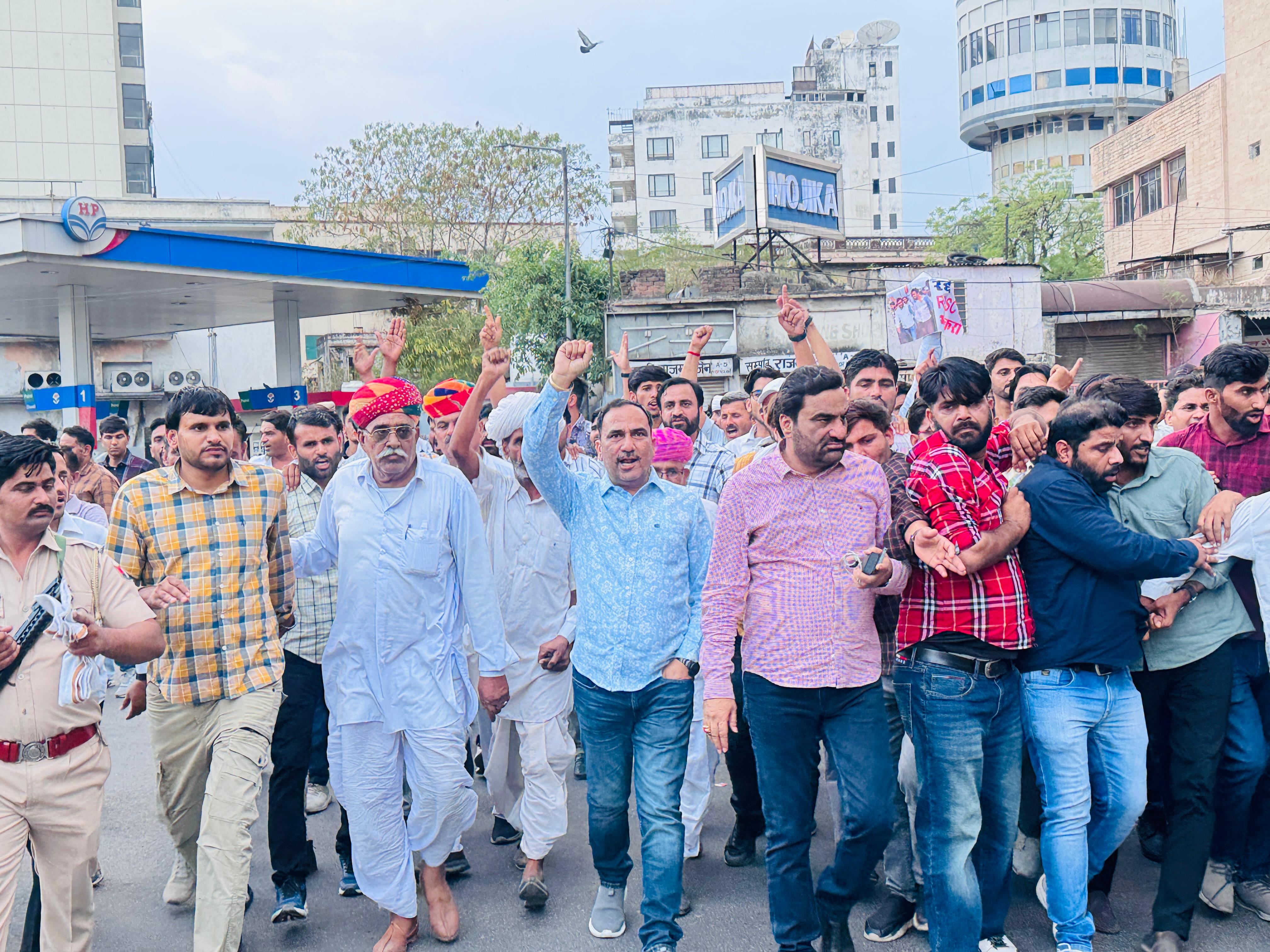 हमें देश की सेना पर गर्व:हनुमान बेनीवाल हमें देश की सेना पर गर्व:हनुमान बेनीवाल
