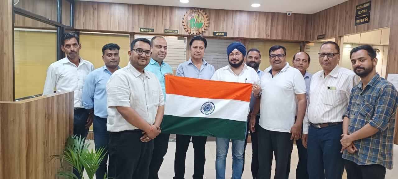 चेम्बर भवन में सेना का आभार जताने पहुंचे सदस्य चेम्बर भवन में सेना का आभार जताने पहुंचे सदस्य