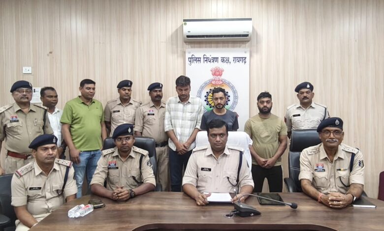 पुलिस के गिरफ्त में आरोपीगण पुलिस के गिरफ्त में आरोपीगण