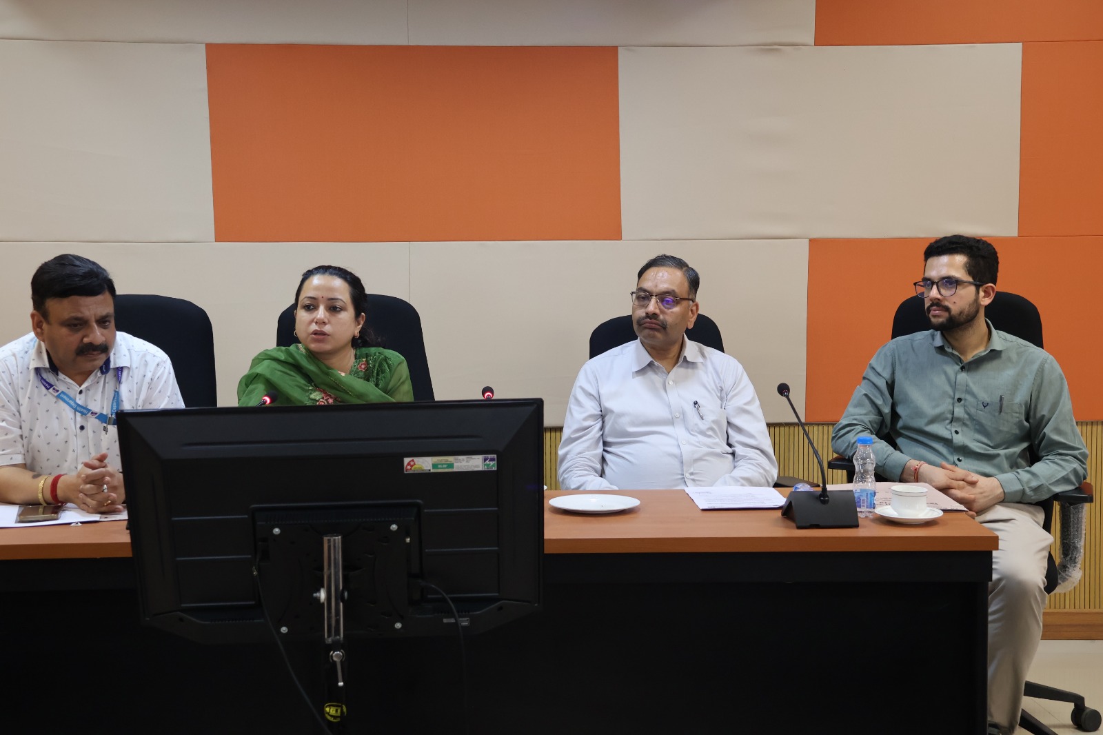 बैठक की अध्यक्षता करते हुए एडीएम कांगड़ा। बैठक की अध्यक्षता करते हुए एडीएम कांगड़ा।