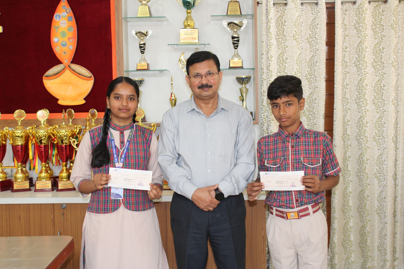 एसआर डीएवी स्कूल के चयनित दोनों एसआर डीएवी स्कूल के चयनित दोनों