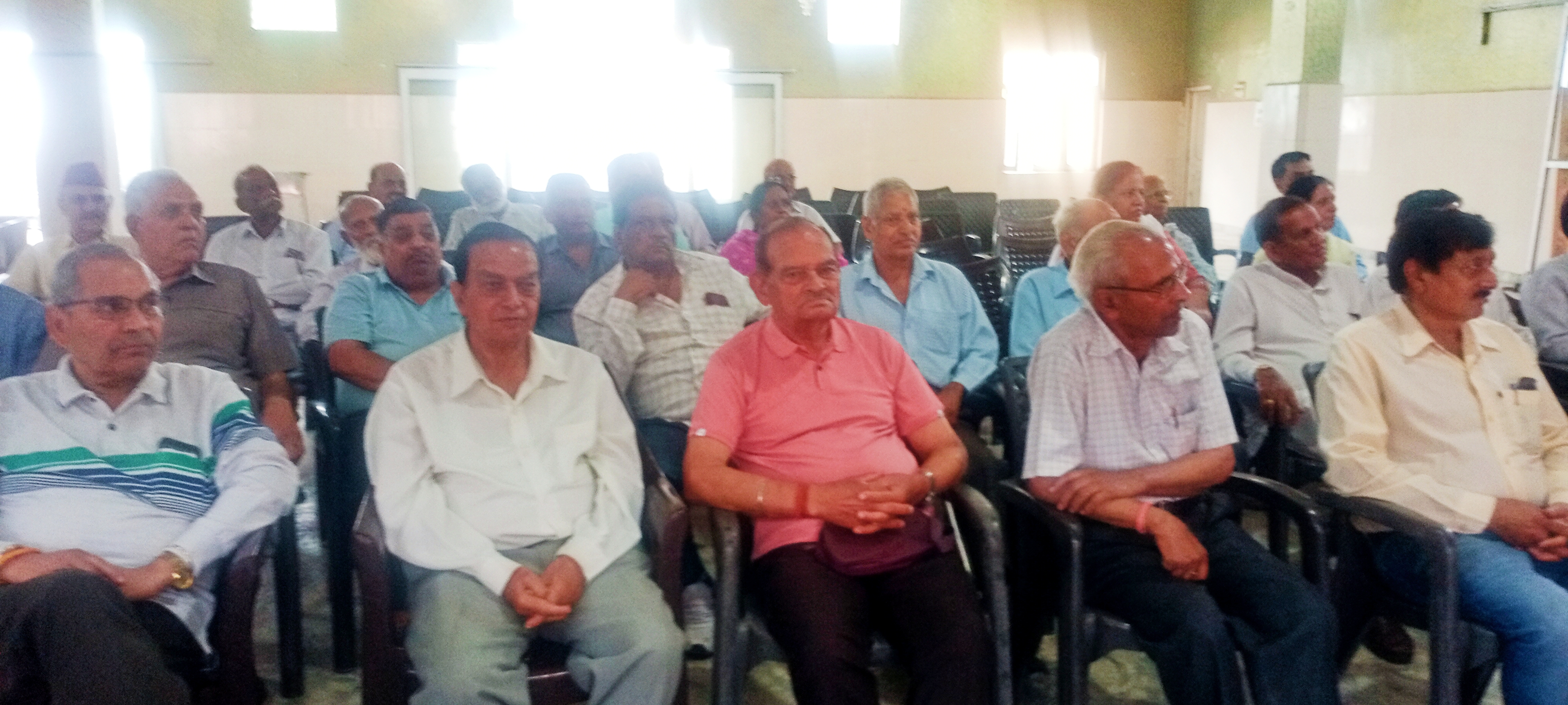 सिरमौर जिला पेंशनर व् वरिष्ठ नागरिक कल्याण संघ की बैठक नाहन में आयोजित। सिरमौर जिला पेंशनर व् वरिष्ठ नागरिक कल्याण संघ की बैठक नाहन में आयोजित।