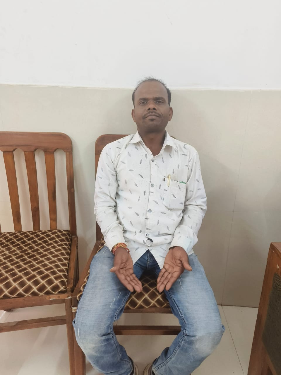 लोकायुक्त टीम ने सरपंच को 10 हजार रिश्वत लेते रंगे हाथों गिरफ्तार किया