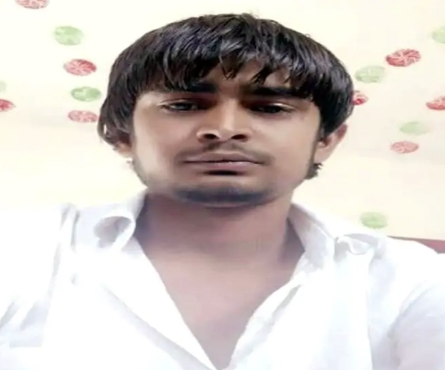 मृतक पवन का फाइल फोटो मृतक पवन का फाइल फोटो