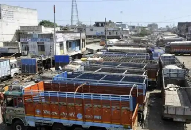 ट्रक (फाइल फोटो) ट्रक (फाइल फोटो)