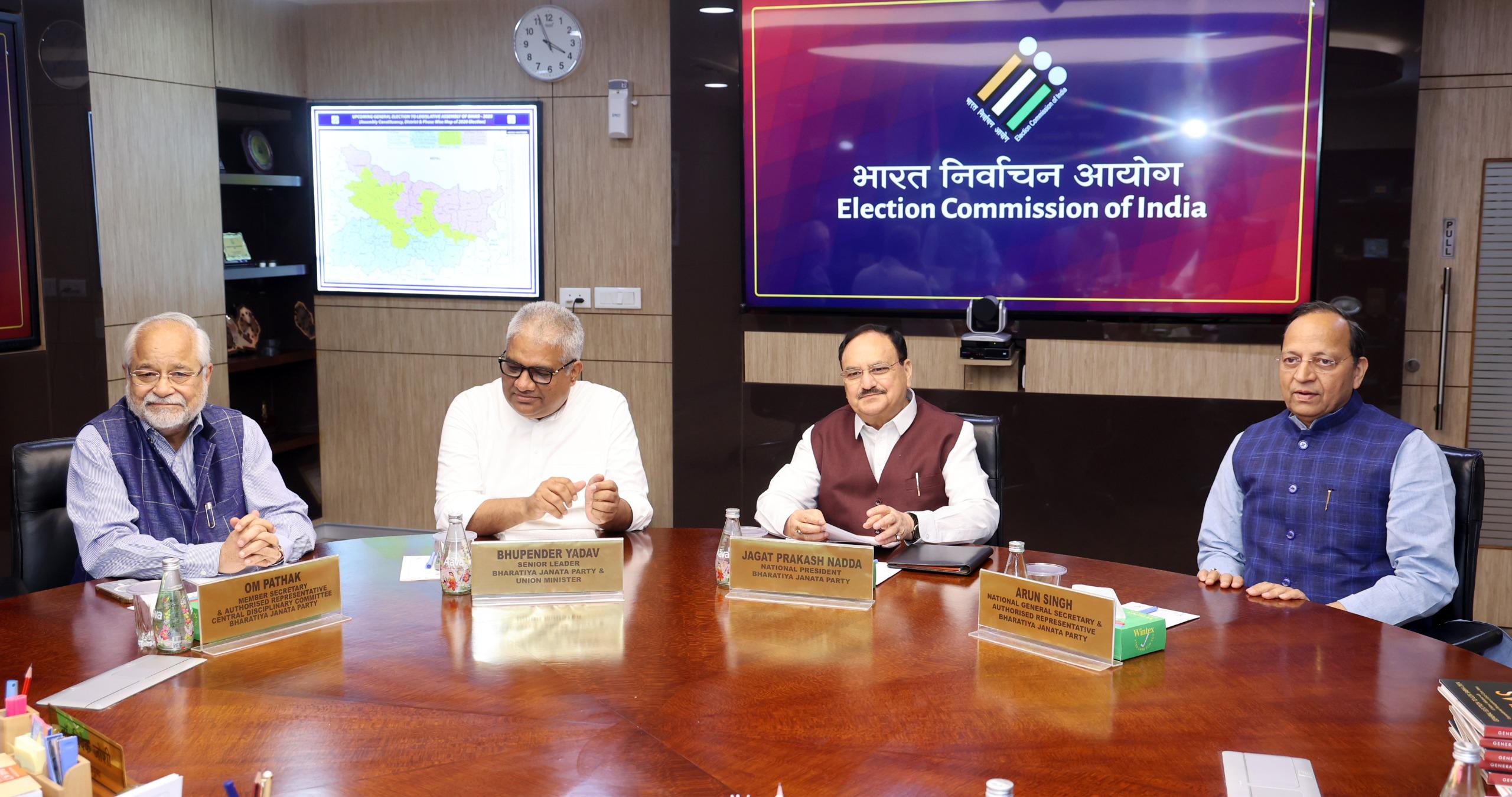 भाजपा अध्यक्ष जे पी नड्डा के नेतृत्व में प्रतिनिधिमंडल ने की मुख्य चुनाव आयुक्त से मुलाकात भाजपा अध्यक्ष जे पी नड्डा के नेतृत्व में प्रतिनिधिमंडल ने की मुख्य चुनाव आयुक्त से मुलाकात