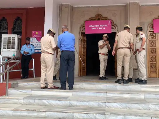 एसएमएस स्टेडियम में तैनात पुलिस बल। एसएमएस स्टेडियम में तैनात पुलिस बल।