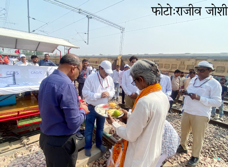मुख्य रेल संरक्षाआयुक्त ने किया मनहेरू- भिवानी रेल दोहरीकरण का स्पीड ट्रायल सफल, 90 किमी प्रतिघंटा, स्पीड की मिली अनुमति मुख्य रेल संरक्षाआयुक्त ने किया मनहेरू- भिवानी रेल दोहरीकरण का स्पीड ट्रायल सफल, 90 किमी प्रतिघंटा, स्पीड की मिली अनुमति