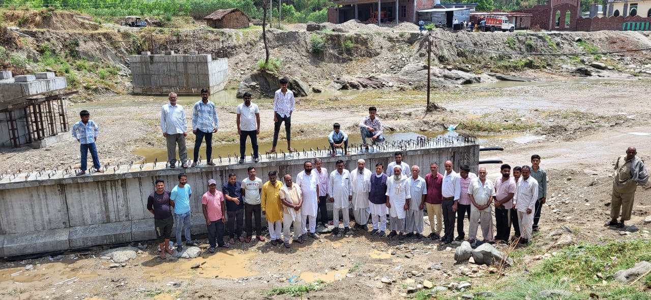 डा. बिन्दल आज नाहन विधानसभा क्षेत्र के दूर्गम एवं पिछड़ी पंचायत पल्होड़ी और हरिपुरखोल पंचायतों में जनसम्पर्क अभियान के दौरान डा. बिन्दल आज नाहन विधानसभा क्षेत्र के दूर्गम एवं पिछड़ी पंचायत पल्होड़ी और हरिपुरखोल पंचायतों में जनसम्पर्क अभियान के दौरान