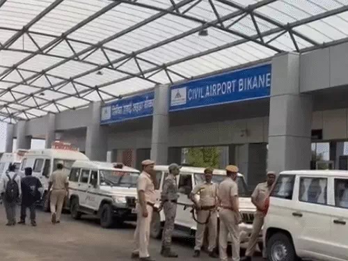 बीकानेर एयरपोर्ट का पूरा कैंपस छावनी में तब्दील हो गया है। बीकानेर एयरपोर्ट का पूरा कैंपस छावनी में तब्दील हो गया है।