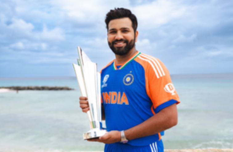 टी-20 विश्व कप 2024 ट्रॉफी के साथ रोहित शर्मा टी-20 विश्व कप 2024 ट्रॉफी के साथ रोहित शर्मा