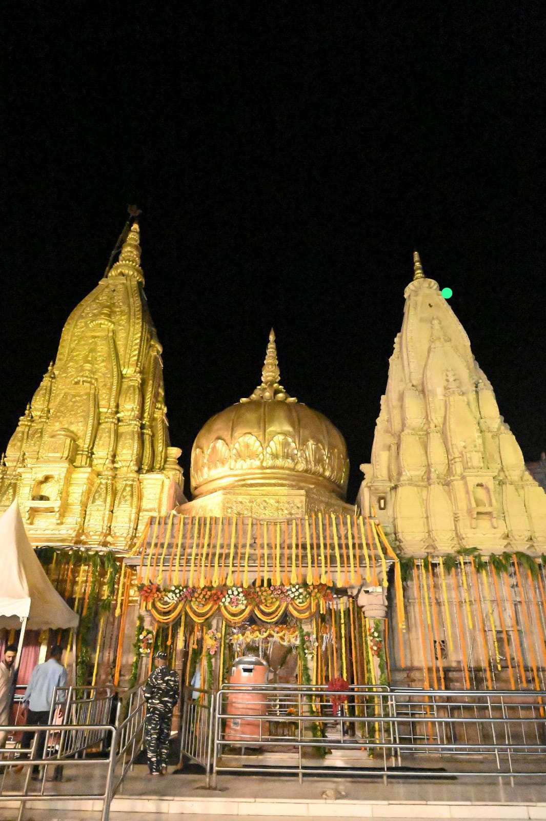 श्री काशी विश्वनाथ दरबार में मंगलाआरती: फोटो बच्चा गुप्ता श्री काशी विश्वनाथ दरबार में मंगलाआरती: फोटो बच्चा गुप्ता