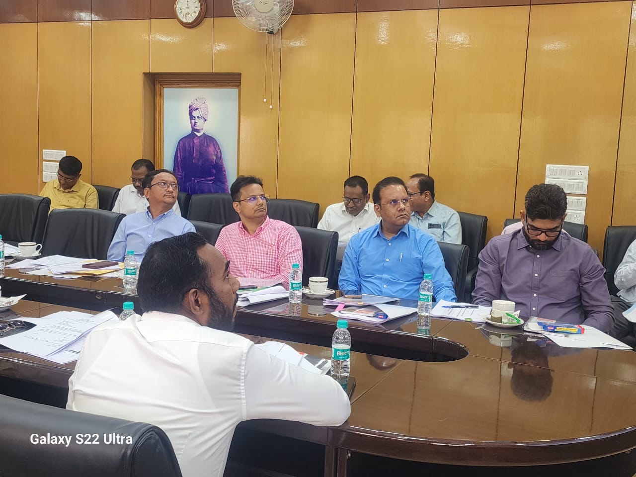 बैठक की तस्वीर बैठक की तस्वीर