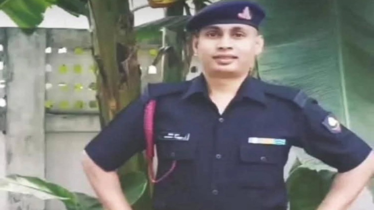 शहीद दिनेश कुमार शर्मा का फाईल फोटो शहीद दिनेश कुमार शर्मा का फाईल फोटो